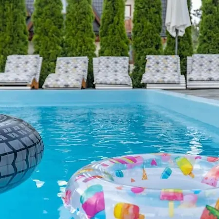 Dream Ii Z Jacuzzi I Basenem Chalet *